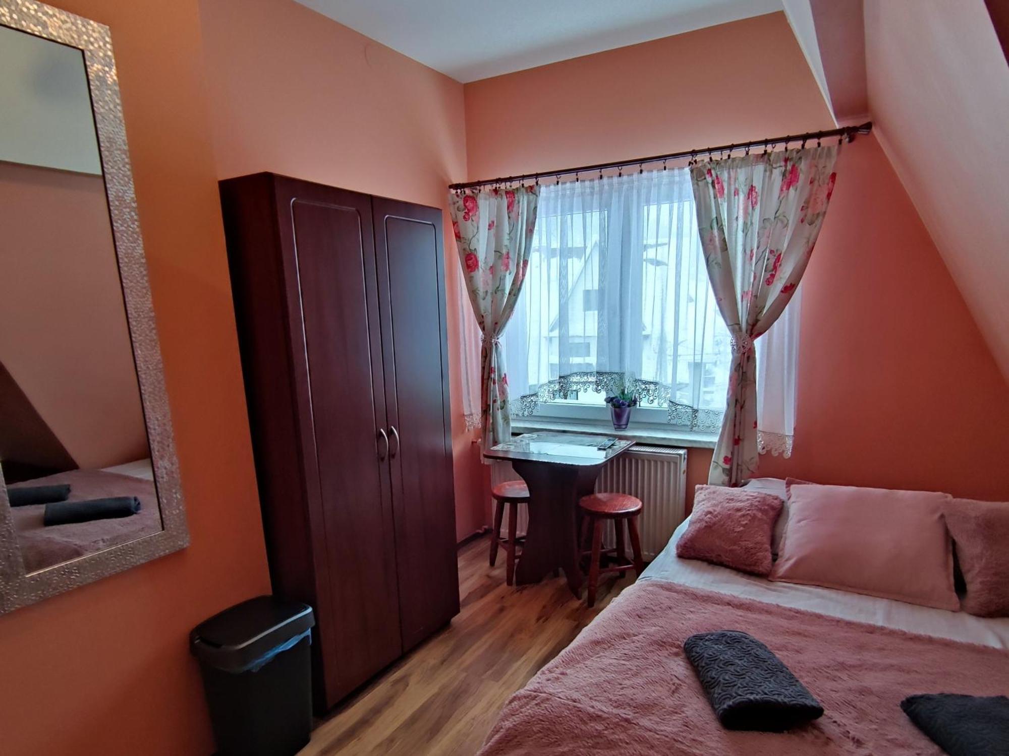 Pokoje I Apartamenty Regionalny Styl Ul Krole 1A Zakopane Chambre photo